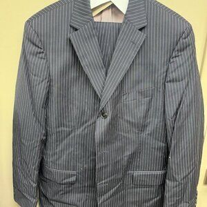 Hugo Boss Sz. 44R Blk. Purple pinstripe Suit